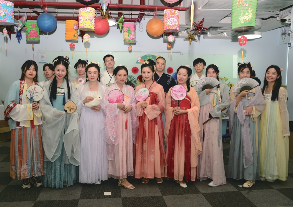 青春活力的年輕團(tuán)隊(duì)